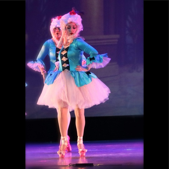 Meet your Posher, Lady Gloomweaver 🖤 - Picture 3 of 17